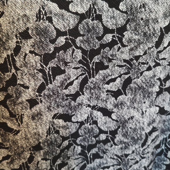 💥 3/$20 LuLaRoe Medium Black Floral Leaf Designl Skirt! - Picture 3 of 11